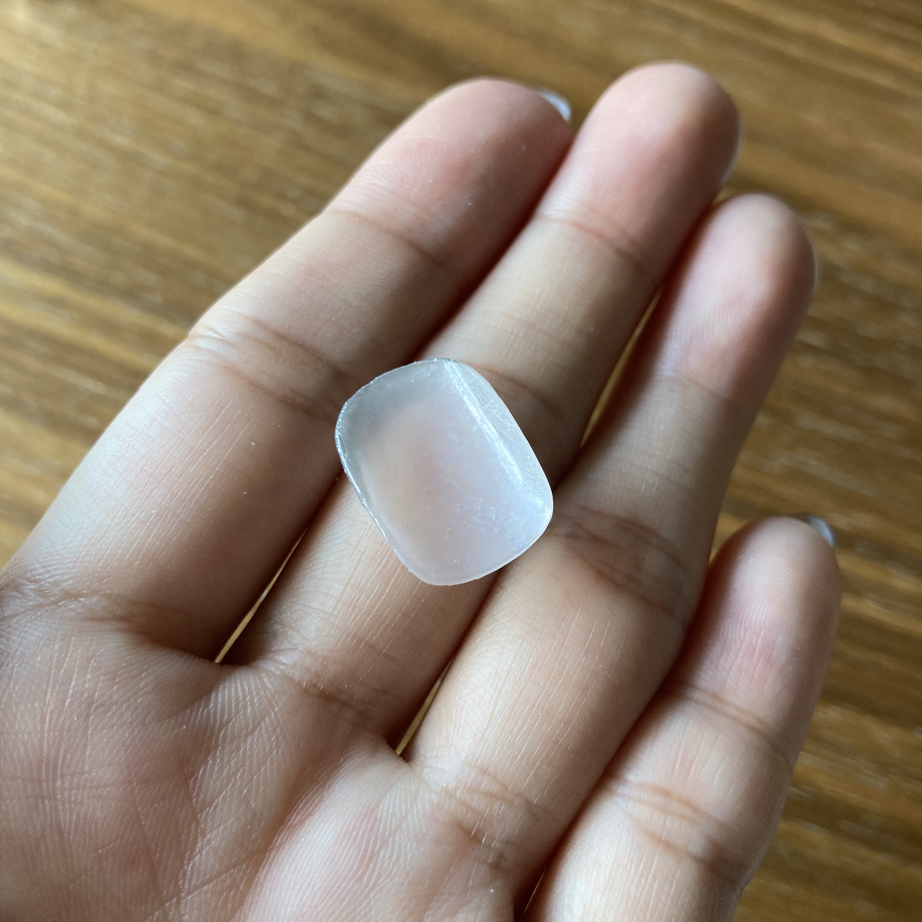 形状記憶ネイルチップ裏