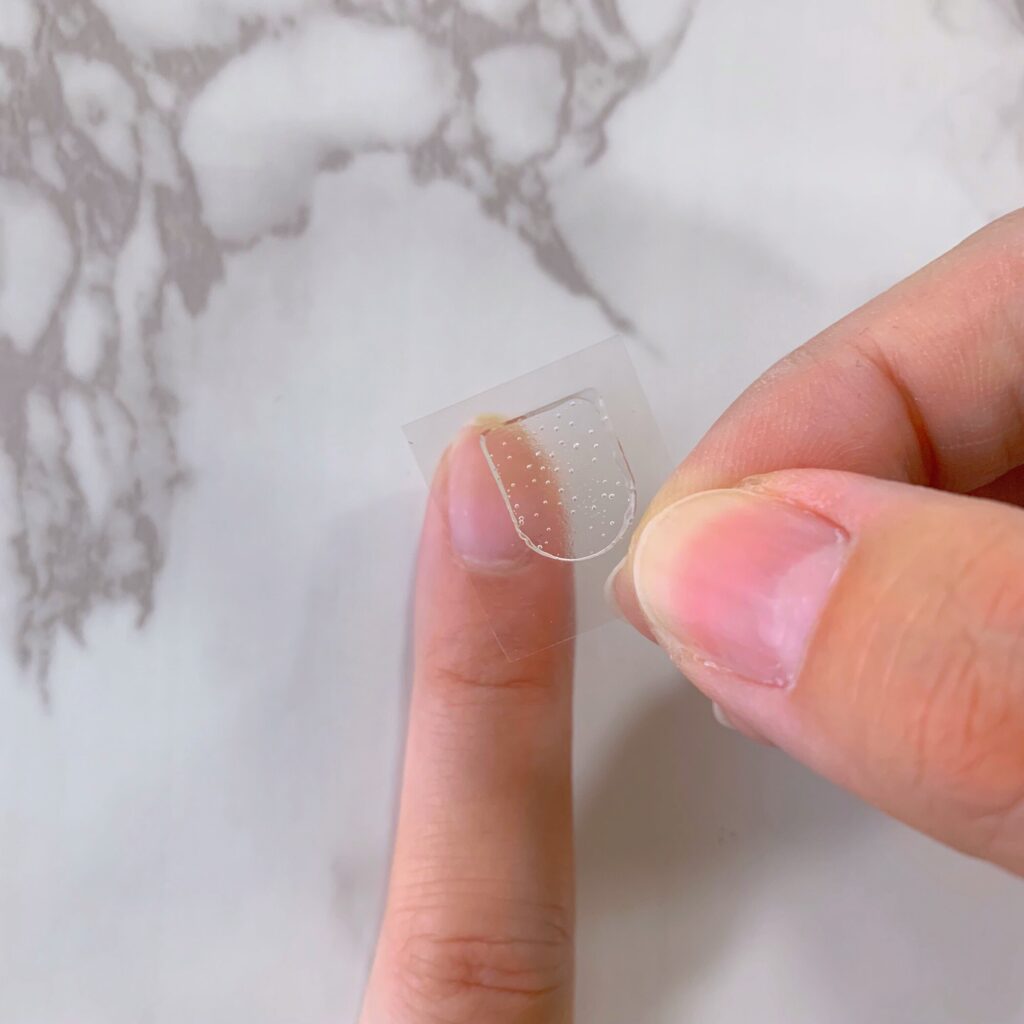 粘着グミの貼り方